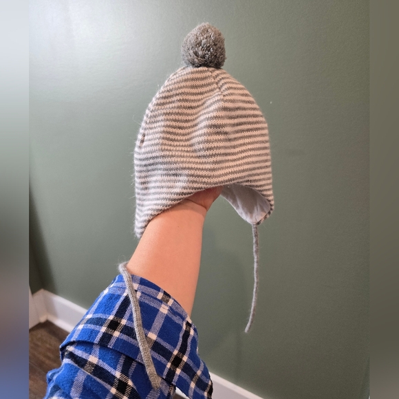 H&M Winter Baby Knitted Hats Striped Ball Beanie Toddler Kids 3/4T sz - Picture 2 of 8